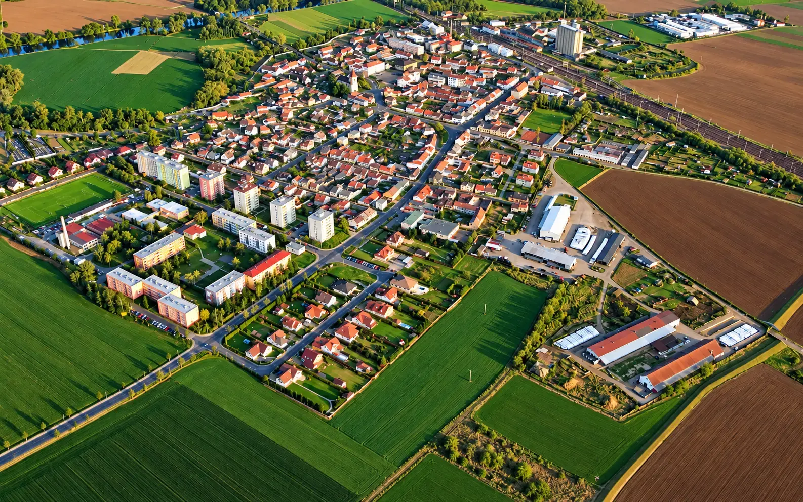 Letecký pohled na město Bohušovice nad Ohří