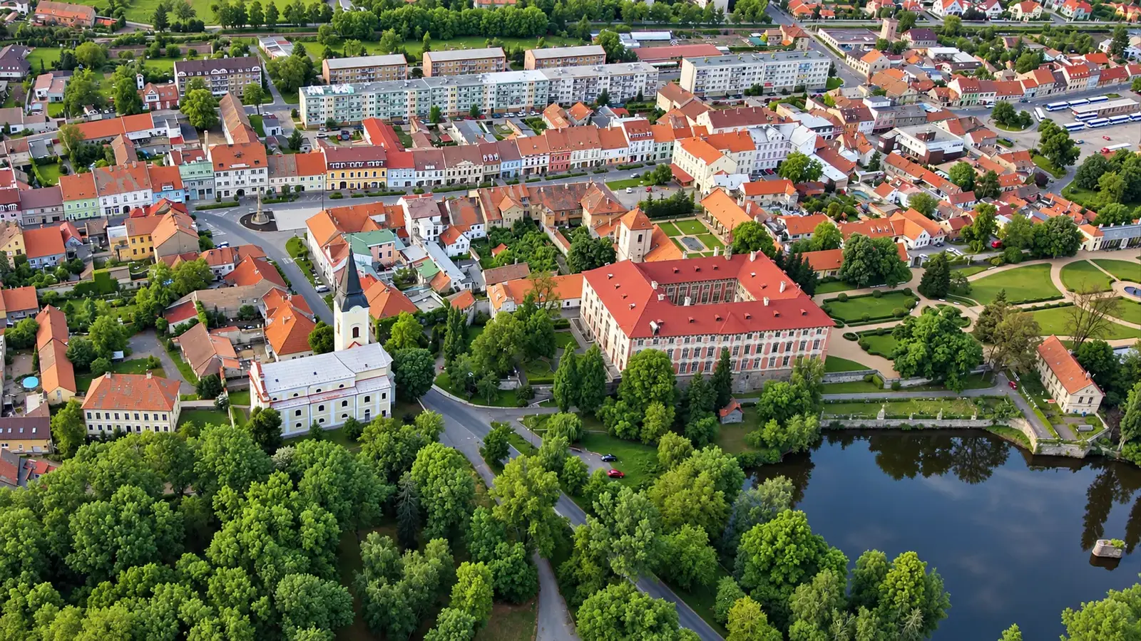 Letecký pohled na město Libochovice